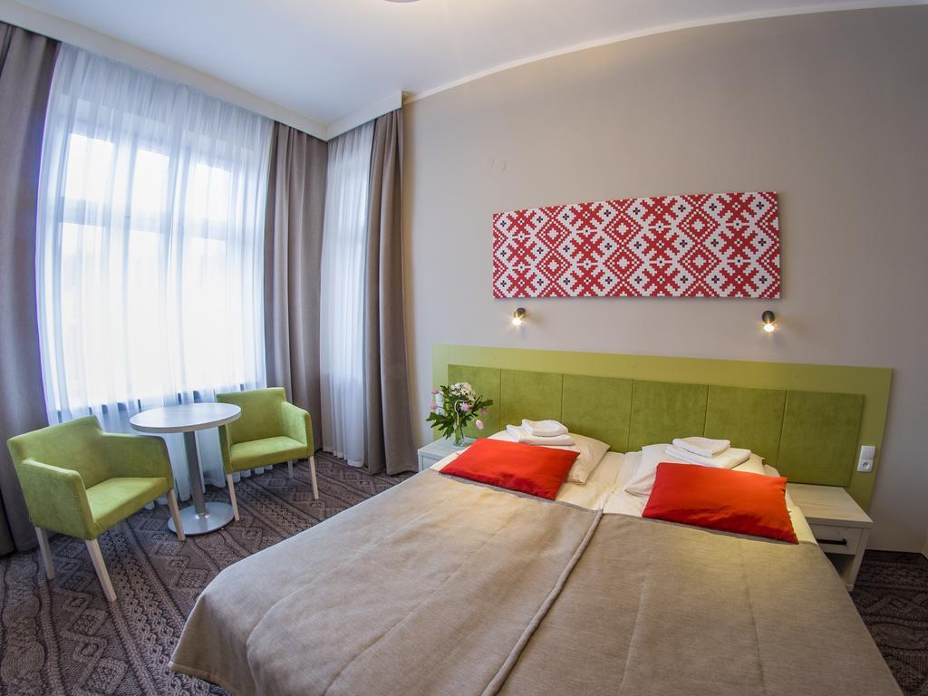 Hotel *** Nat