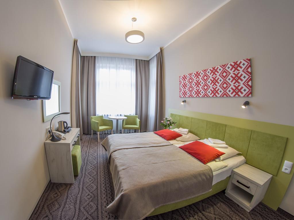 Hotel *** Nat